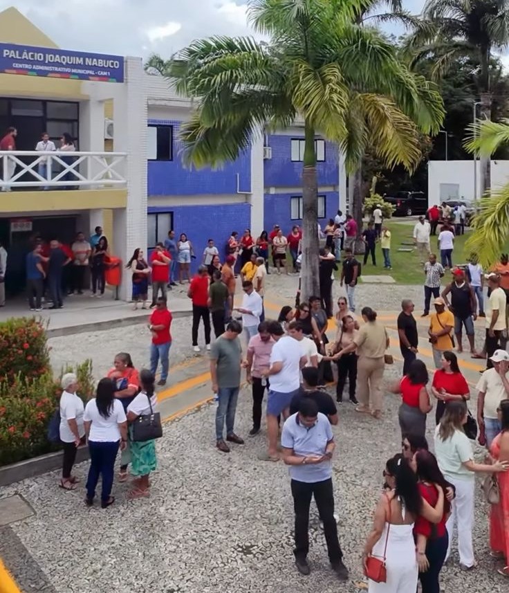 Prefeito Lula Cabral lança Parque Compaz no Cabo, mas evento com João Campos tem público abaixo do esperado