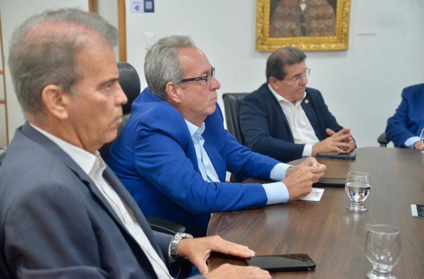 João Paulo Costa apresenta Projeto de Lei que proíbe Celpe e Compesa de cobrar taxa por serviço não prestado