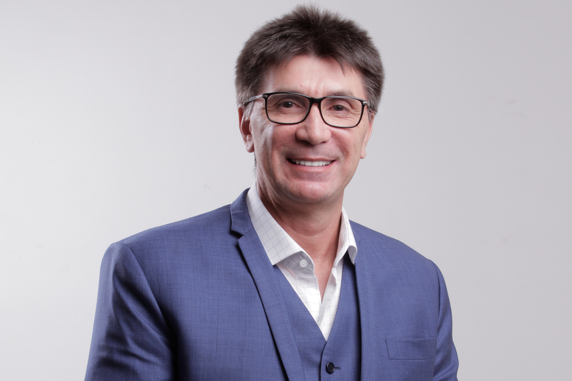 João Paulo Costa celebra a segunda fase do Programa Desenrola Brasil e ações do Governo Federal
